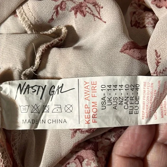 Nasty Gal Tiered Mini Dress. Size 10 - Picture 6 of 7